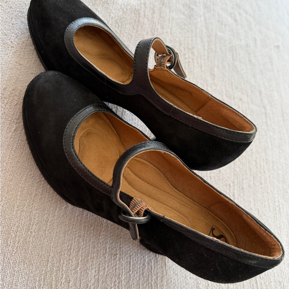Sofft Grayling Black Suede Mary Jane Platform Heel 6.5 NWOT